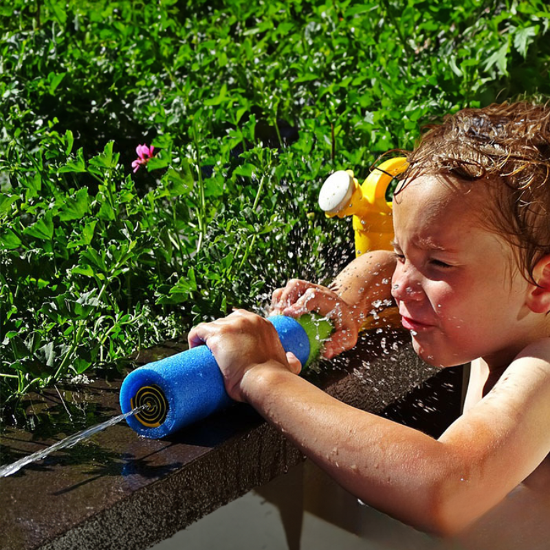 BubbleBlaster - Foam Water Spray for Pool Play